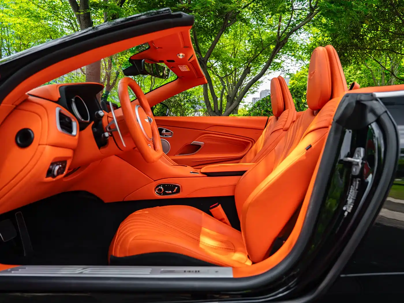 Aston Martin DB11 2023 4.0T V8 Volante фото 12