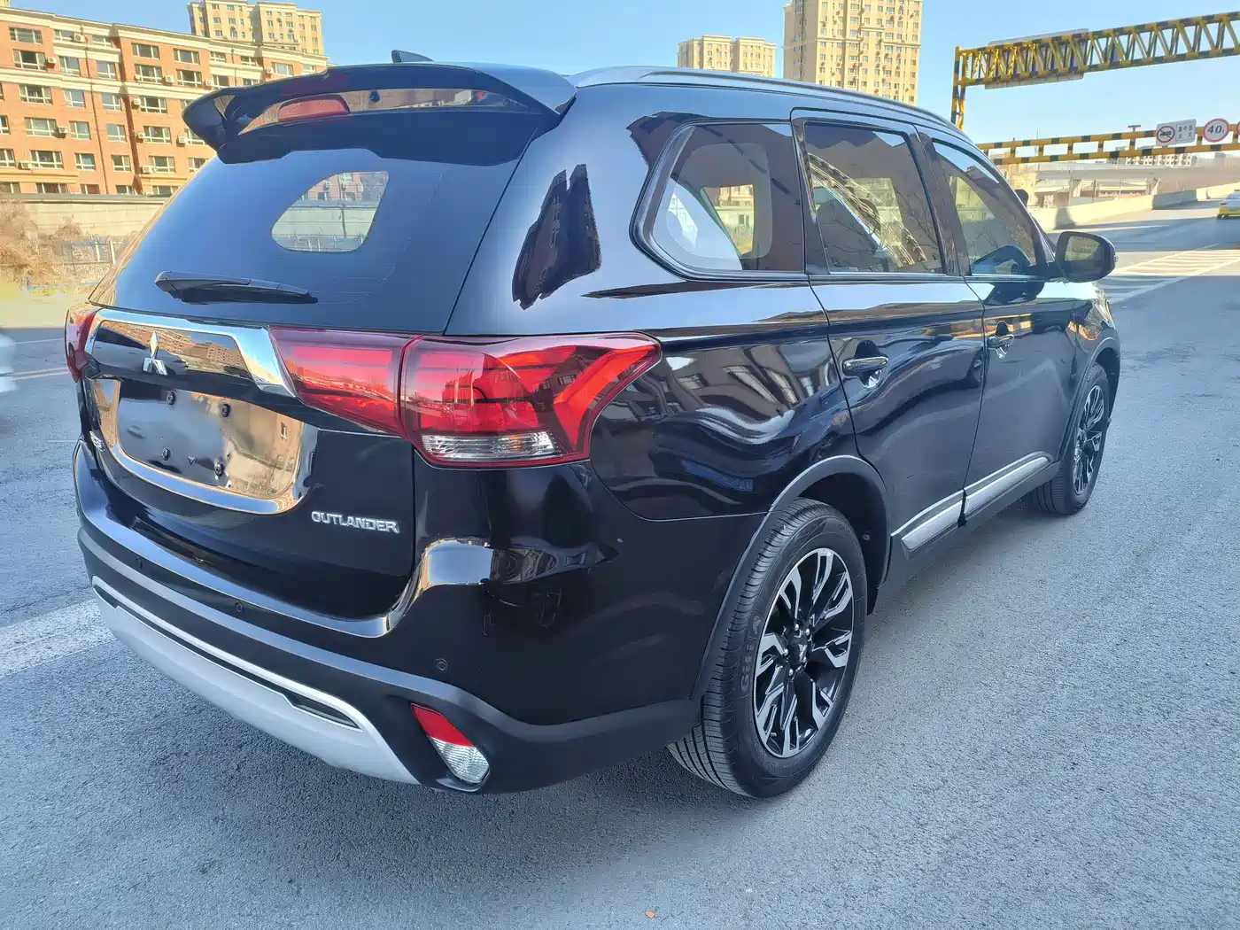 MITSUBISHI OUTLANDER