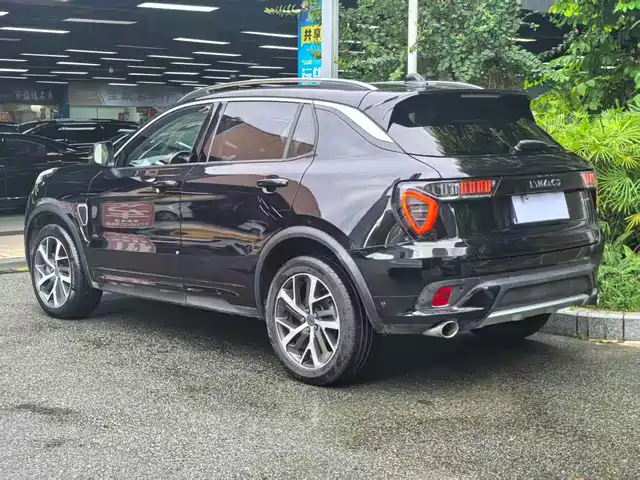 Lynk & Co 01 2017 2.0T AWD Pro — фото 5