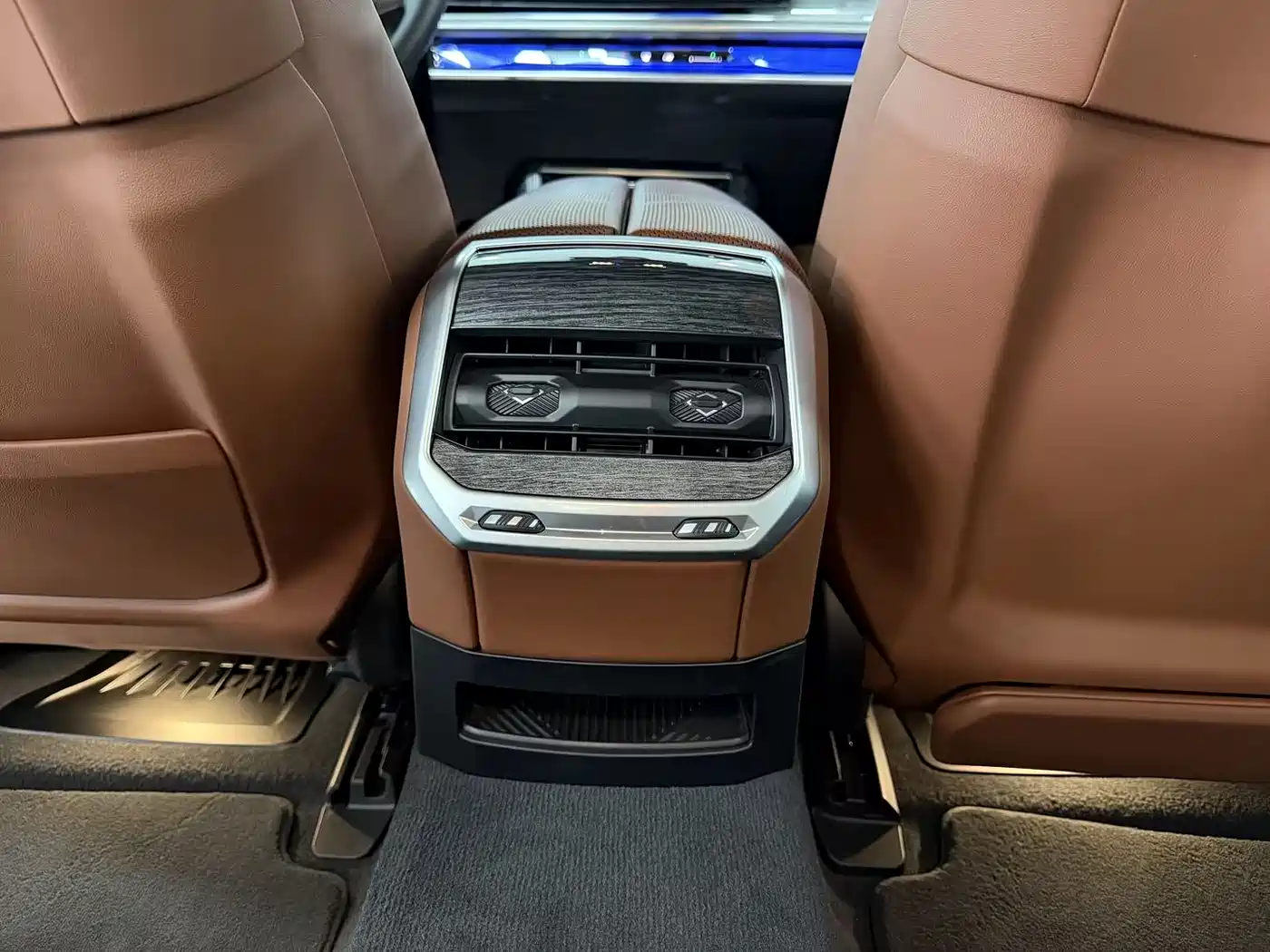 BMW 7 Series 2023 740Li Exclusive M Sport Package фото 19