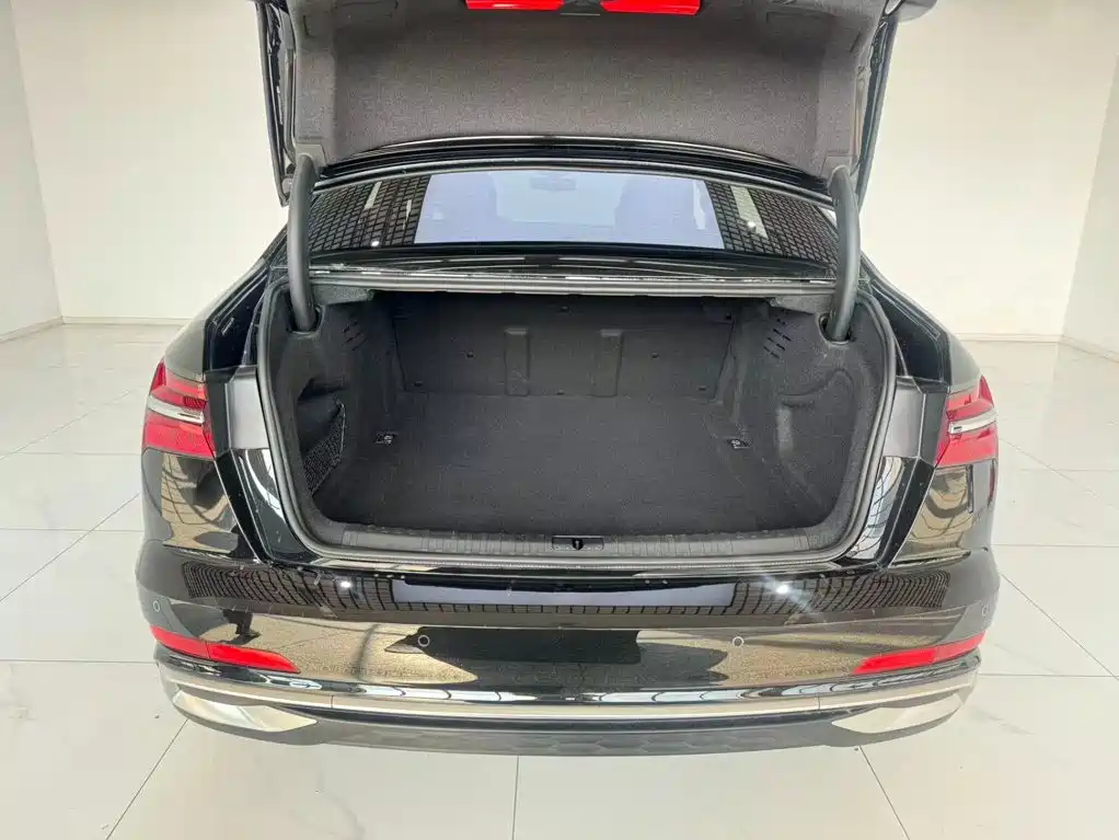 Photo 6 - Audi A6L