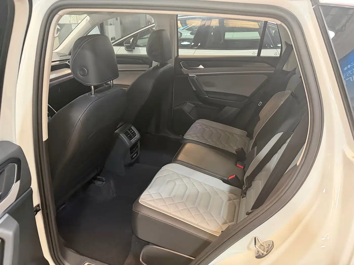 Volkswagen Tayron 2023 300TSI 2WD Luxury Plus Advanced Edition фото 7