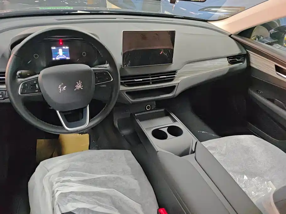 Hongqi E-QM5 2026 2025 Model 500km Travel Edition