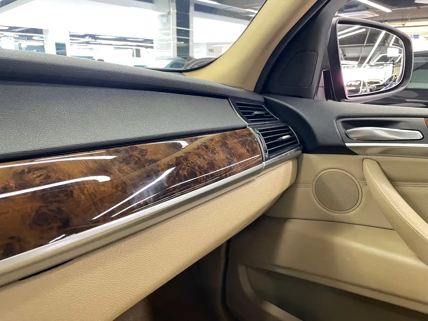 BMW X5 (Import) 2011 xDrive35i Leading Edition фото 22