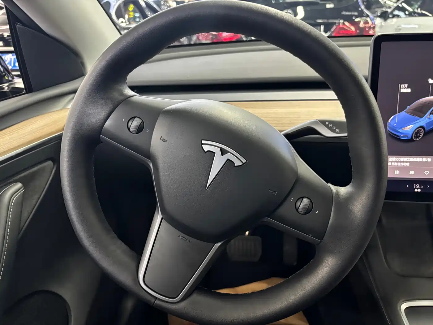 TESLA MODEL Y