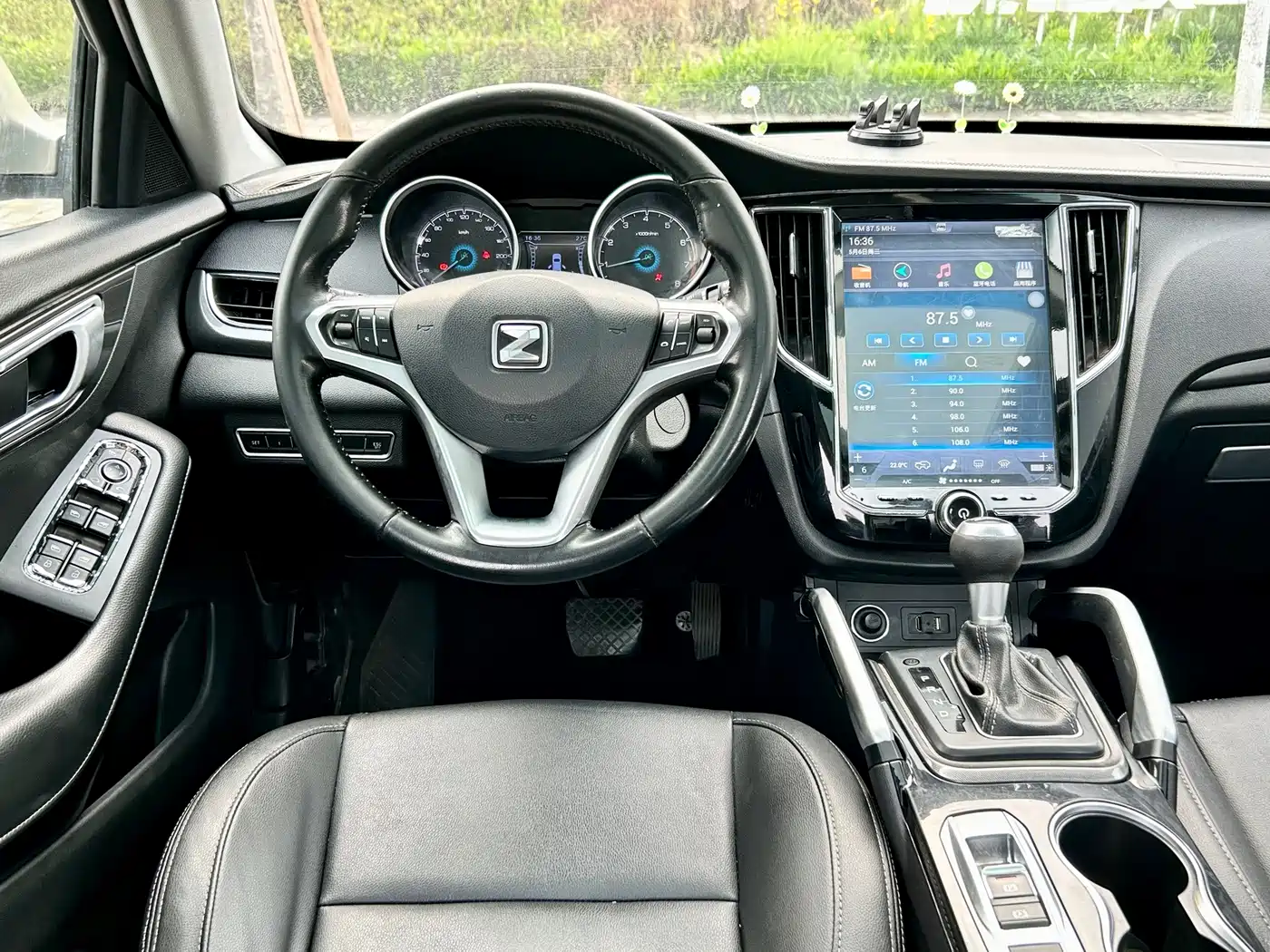 Zotye SR7 2018 2016 1.5T CVT Magic Cube Dream Edition (China V)