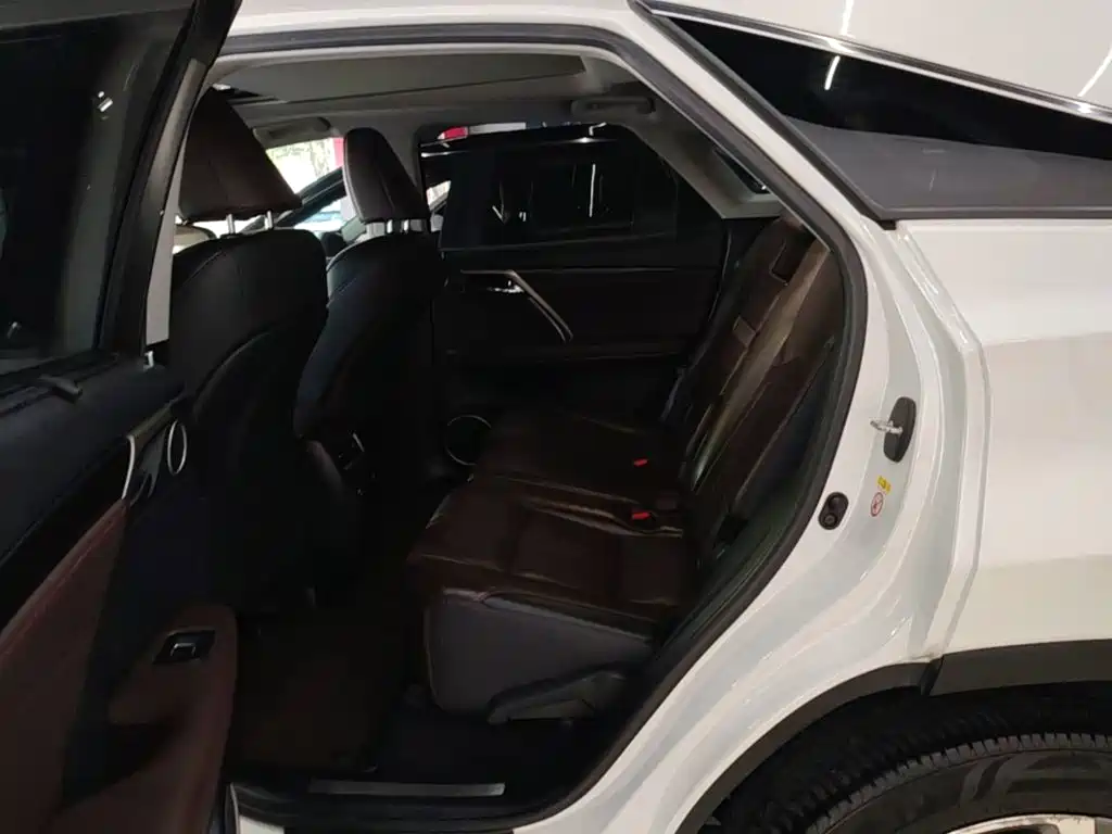 Photo 17 - Lexus RX