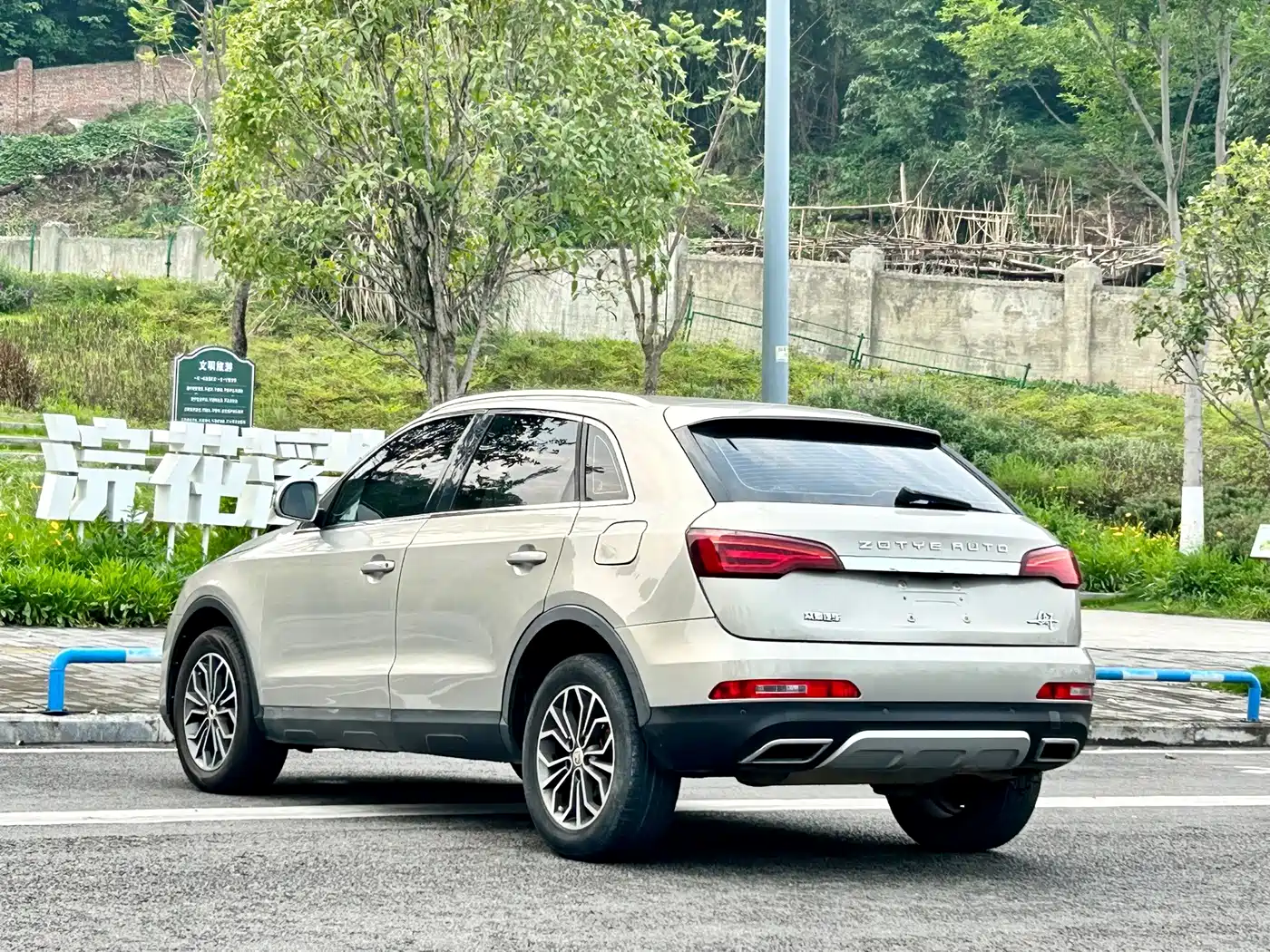 Zotye SR7 2018 2016 1.5T CVT Magic Cube Dream Edition (China V)
