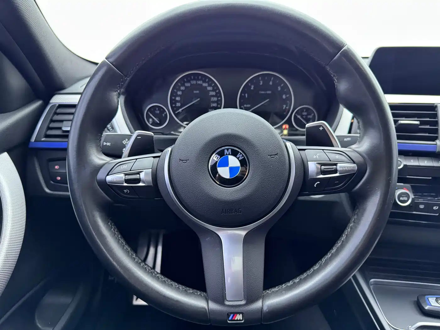 BMW 3 Series 2018 320i M Sport Package фото 9