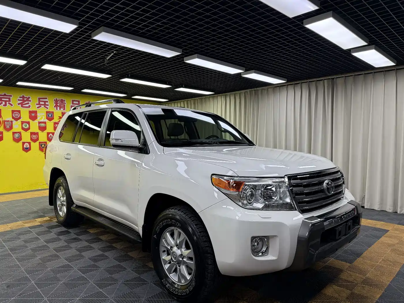 Toyota Land Cruiser 2012 4.0L Automatic VX фото 3