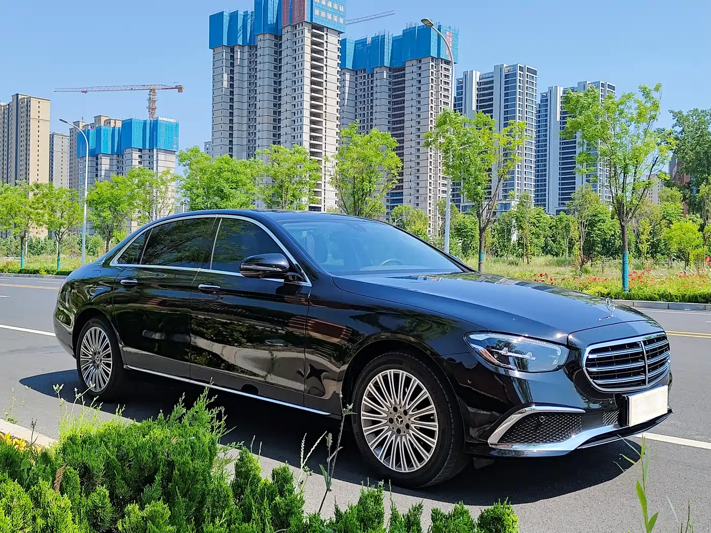 Mercedes-Benz E-Class 2023 E 300 L Fashion фото 18