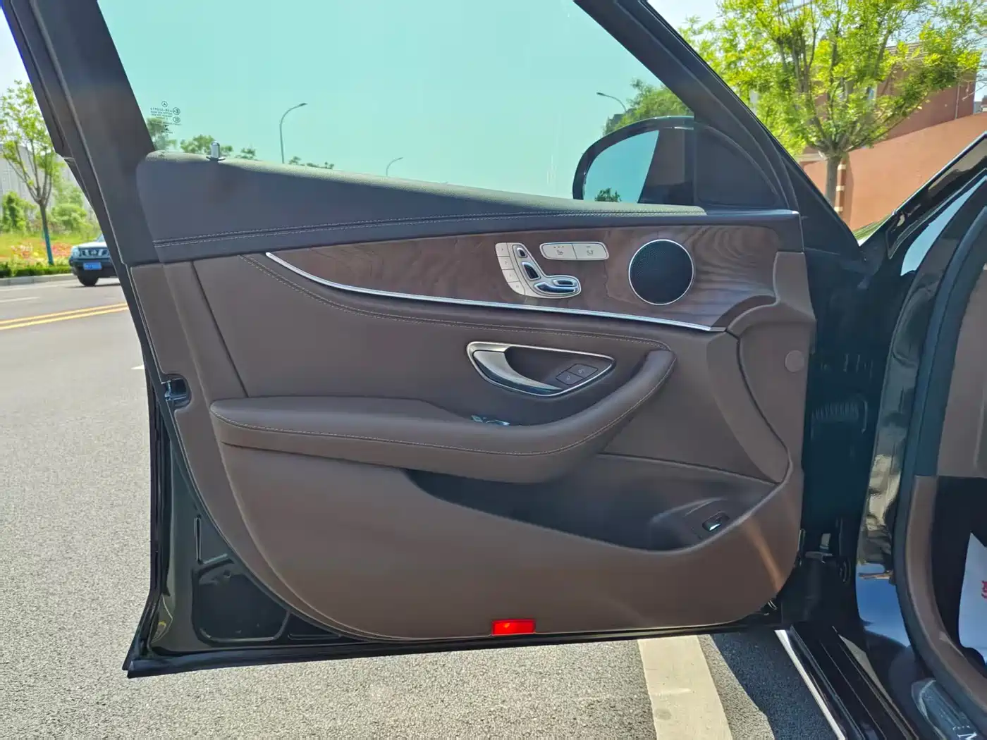 Mercedes-Benz E-Class 2023 E 300 L Fashion фото 26
