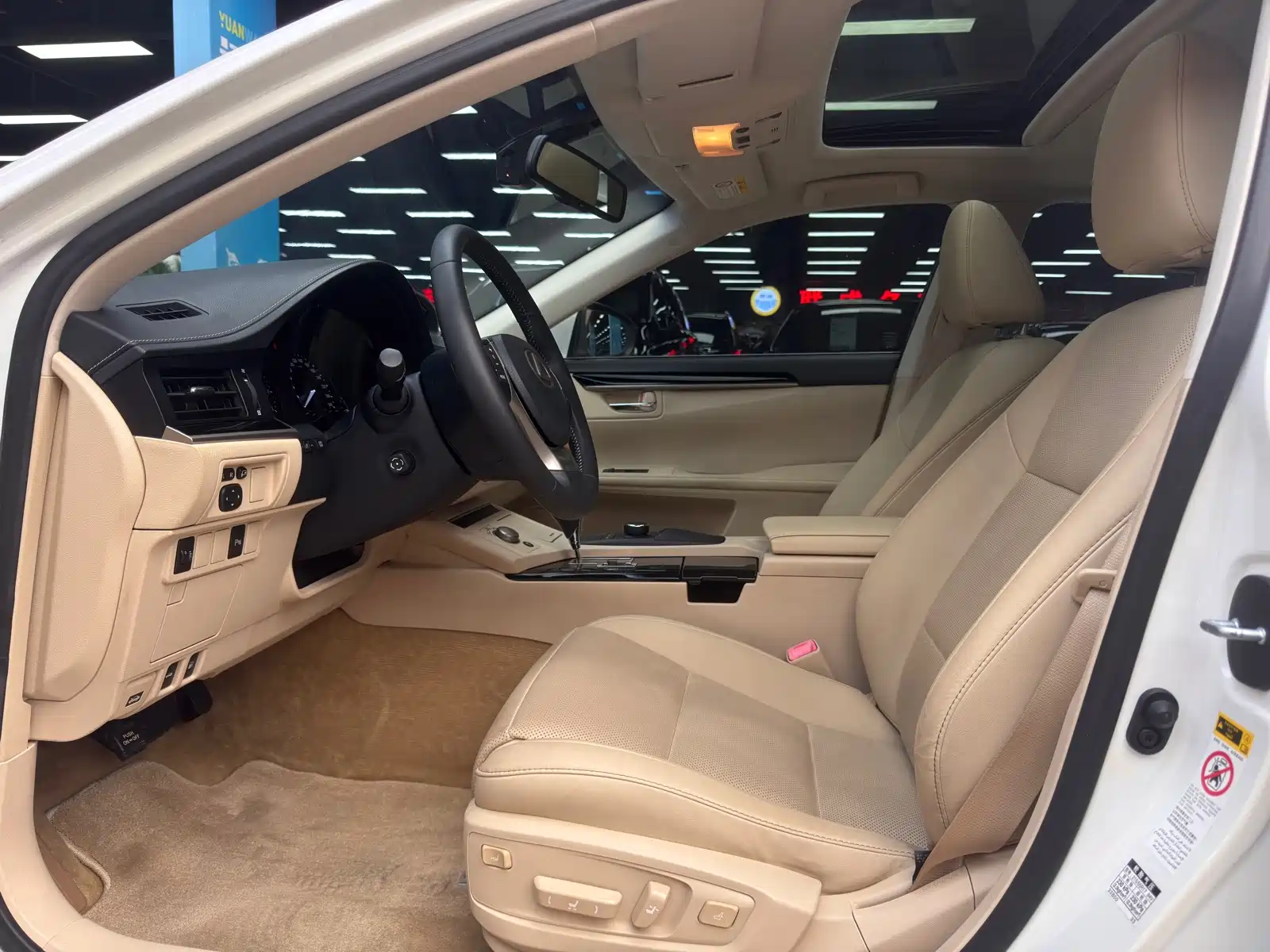 Фото 8 - Lexus ES