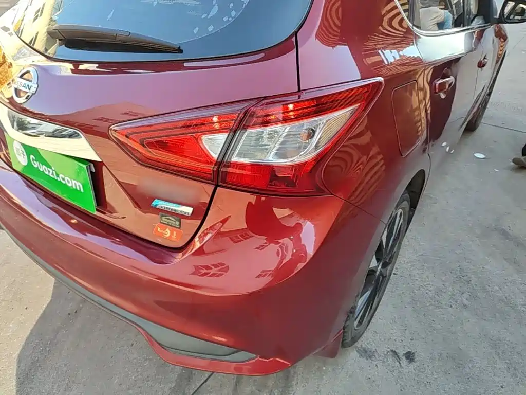 Фото 8 - Nissan Tiida