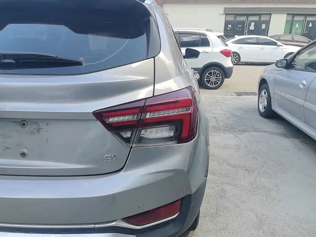 Фото 8 - Geely Vision S1