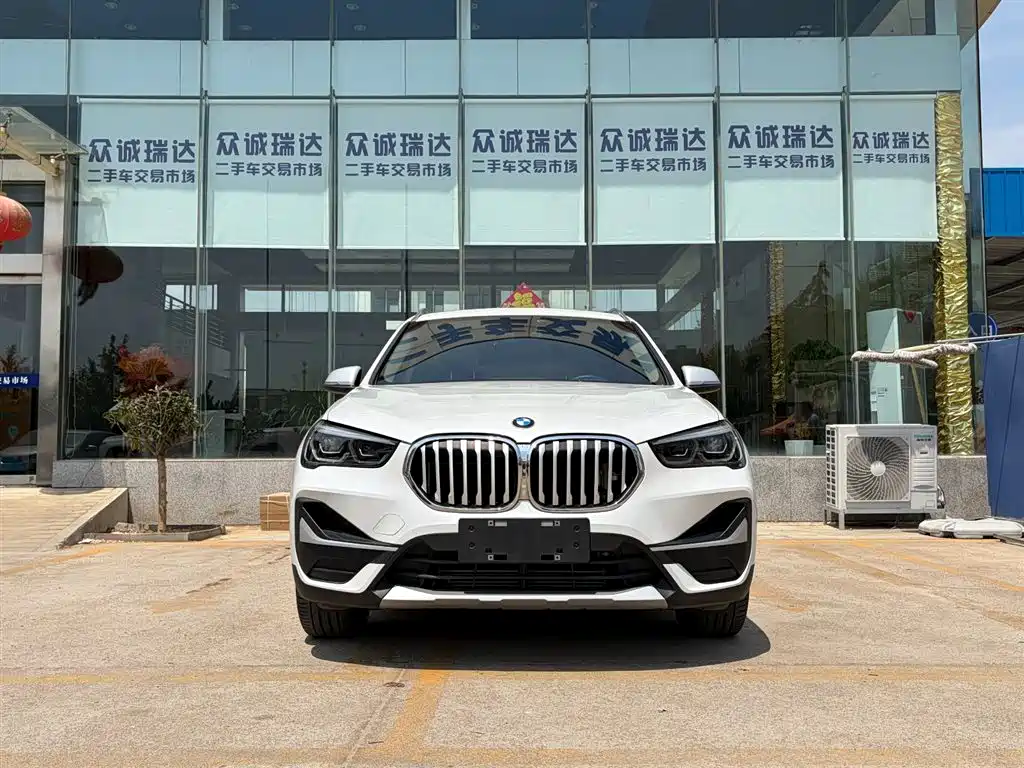 BMW X1 2022 sDrive20Li Fashion фото 2
