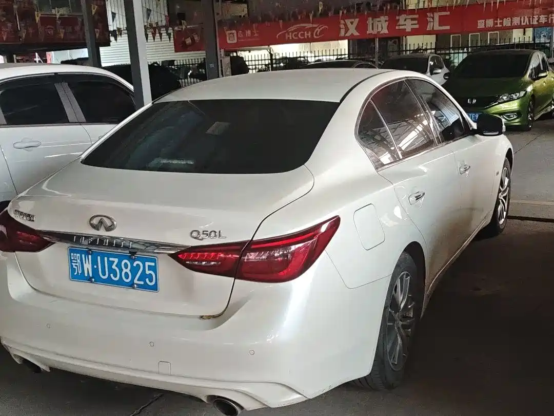 Photo 8 - Infiniti Q50L
