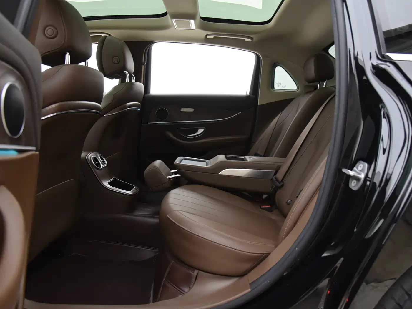 Mercedes-Benz E-Class 2023 E 300 L Fashion фото 9