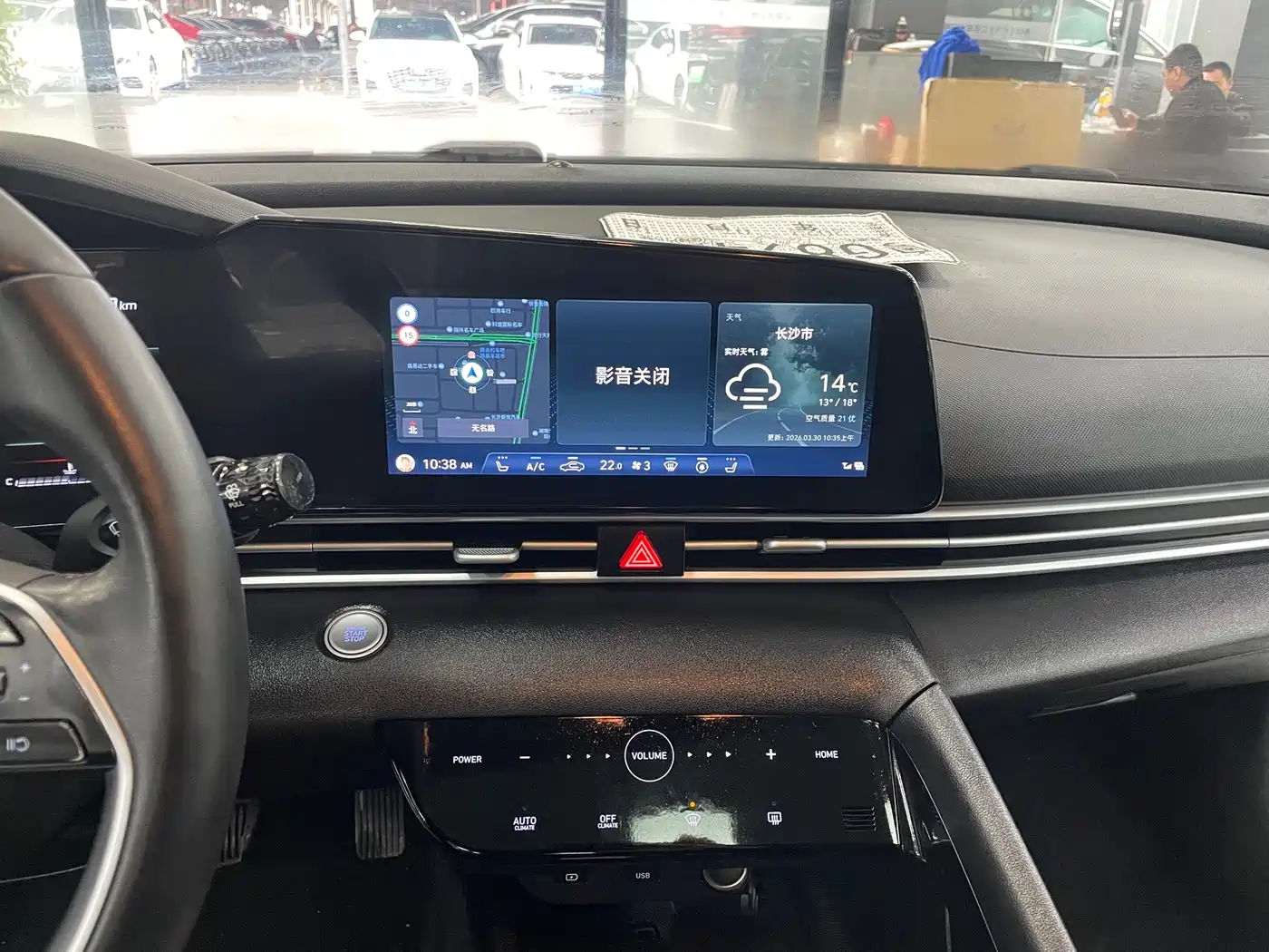Hyundai Elantra 2022 1.5L CVT LUX Premium Edition фото 10