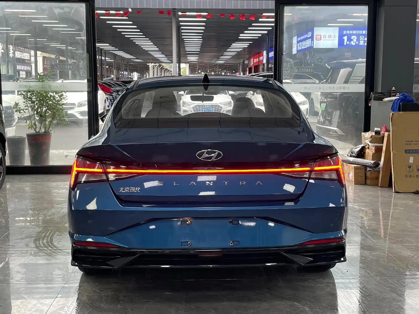 Hyundai Elantra 2022 1.5L CVT LUX Premium Edition фото 16