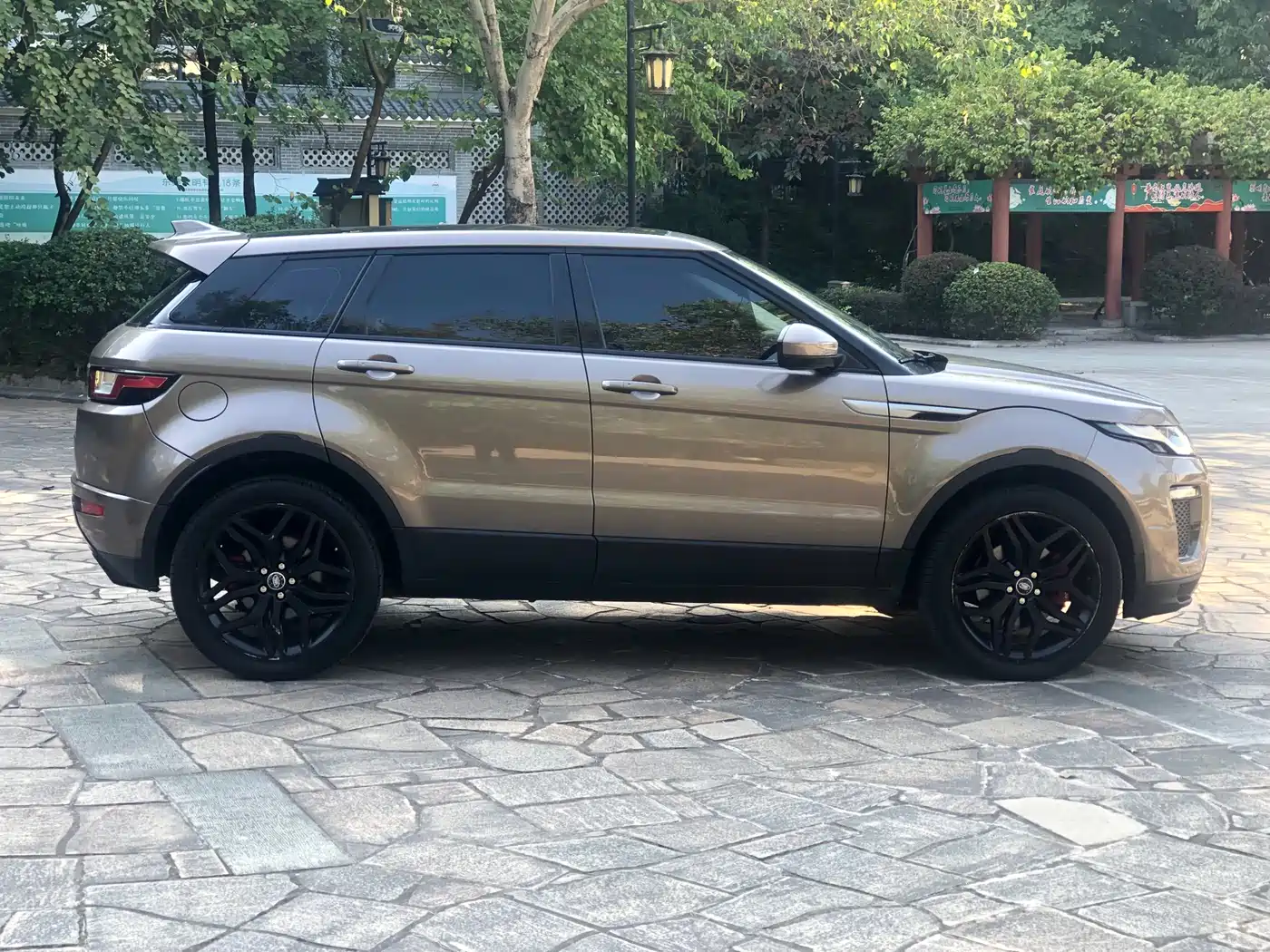 Land Rover Range Rover Evoque 2017 2.0T SE Smart Shine Edition фото 9