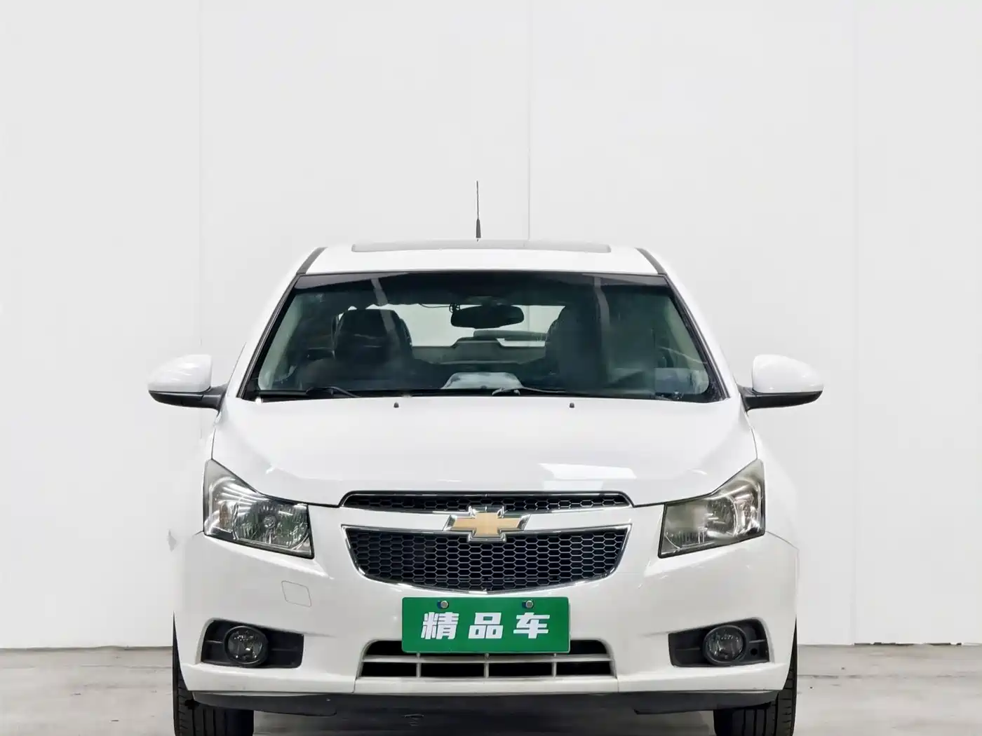 Chevrolet Cruze 2013 Hatchback 1.6L Manual Luxury фото 2