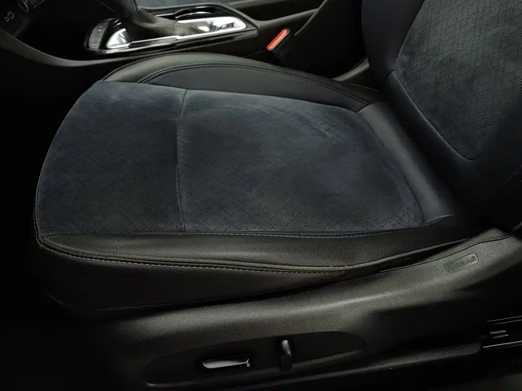 Photo 20 - Buick Encore GX