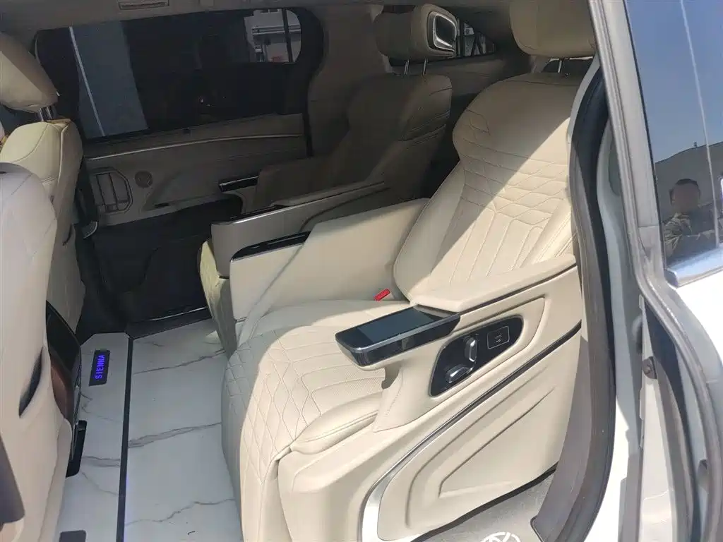Toyota Sienna 2024 2.5L Hybrid Comfort Edition фото 15