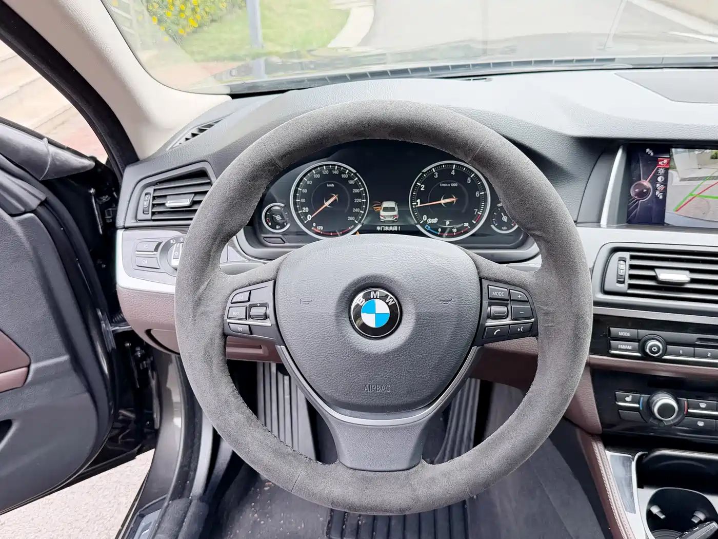 BMW 5 Series 2017 525Li Luxury Design Package фото 10