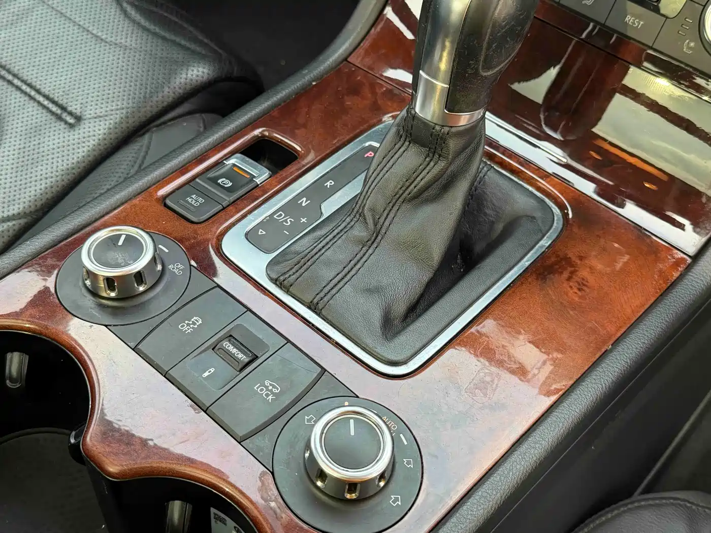 Volkswagen Touareg 2011 3.0TSI Comfort фото 13