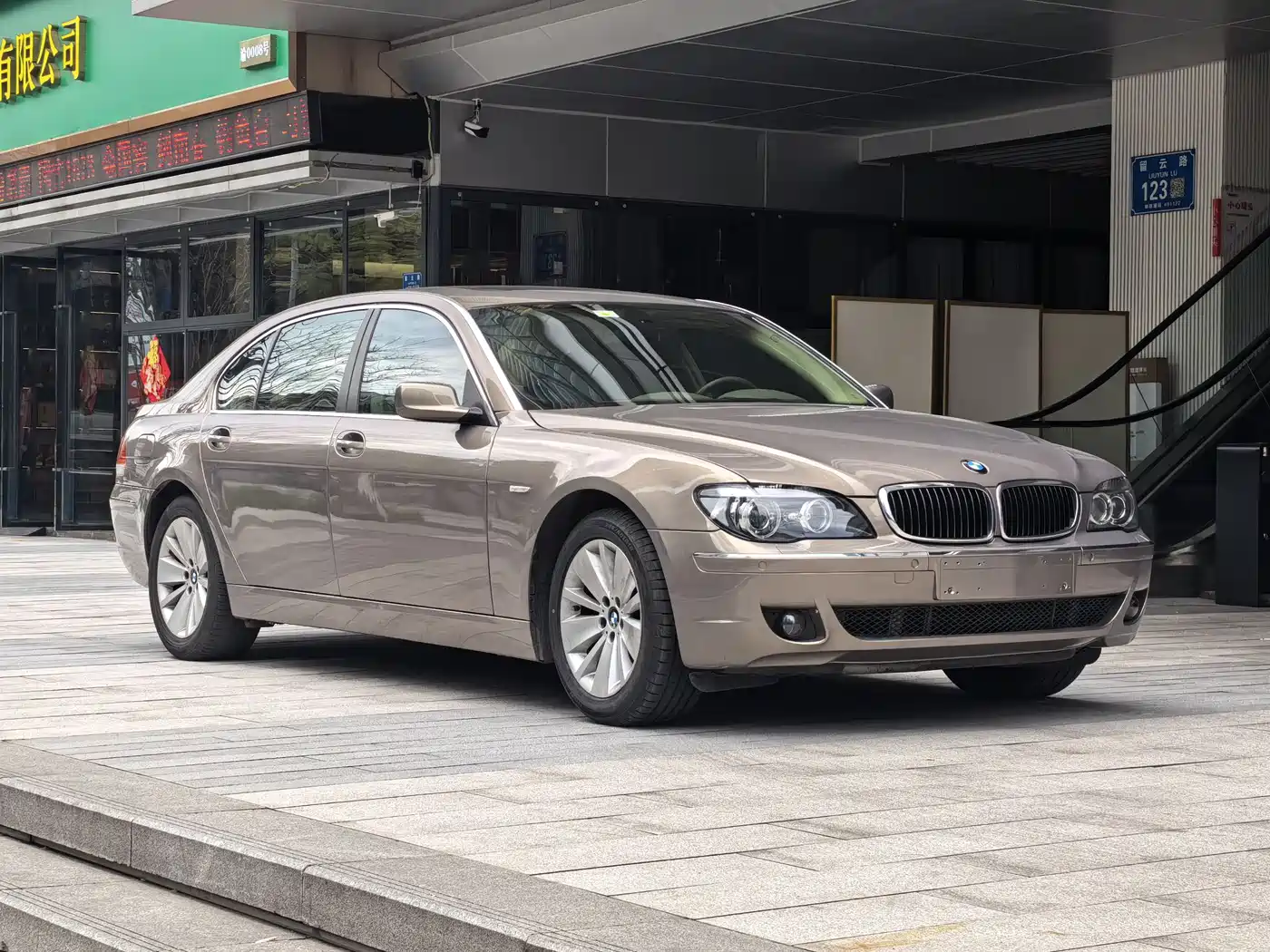 BMW 7 Series 2008 Model 730Li Leading фото 5