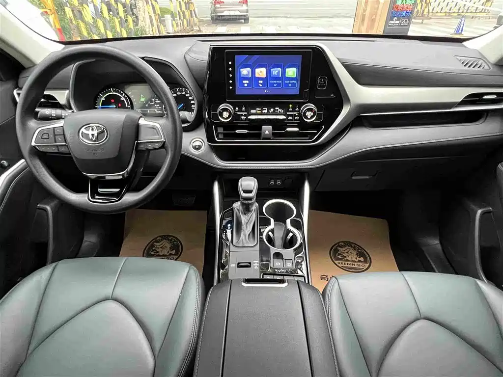 Фото 9 - Toyota Highlander