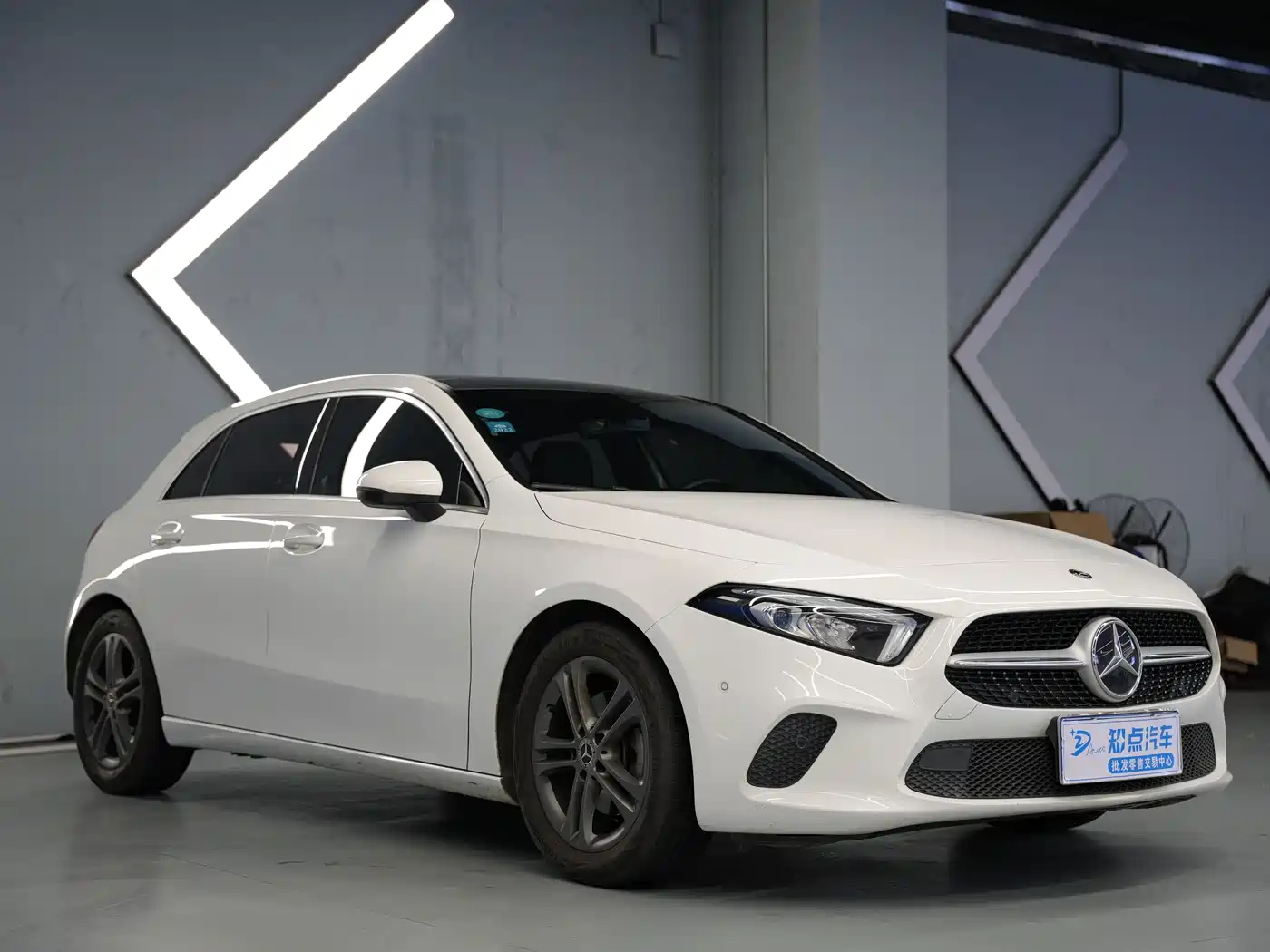 Mercedes-Benz A-Class (Import) 2019 A 200 Dynamic Version фото 3