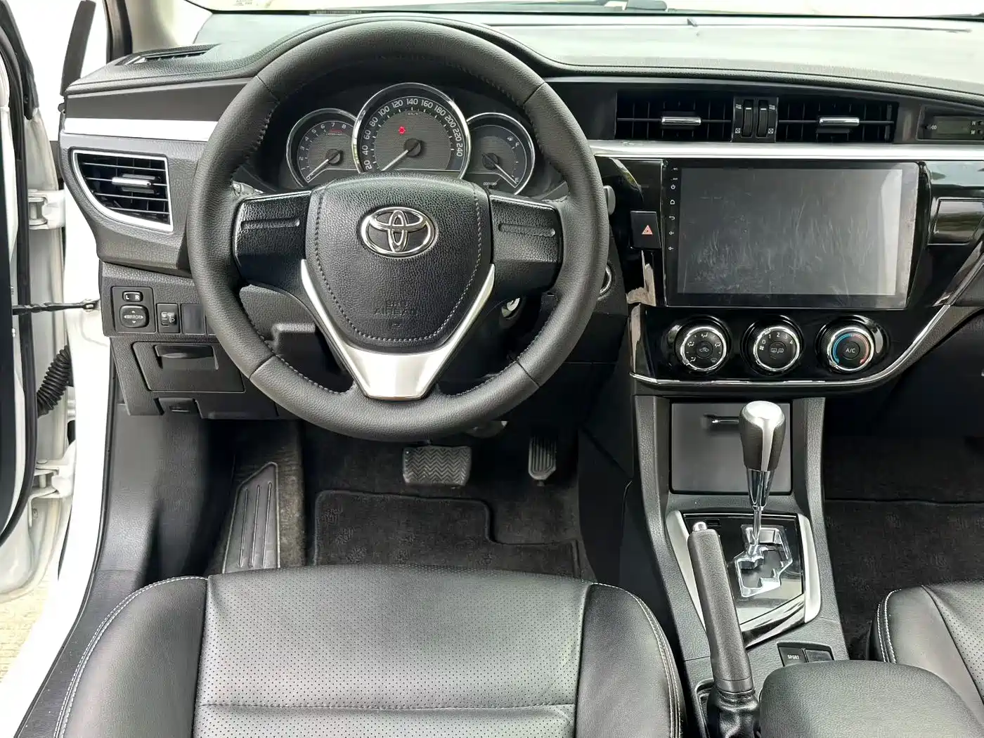 Toyota Corolla 2017 Facelift 1.6L S-CVT GL фото 9