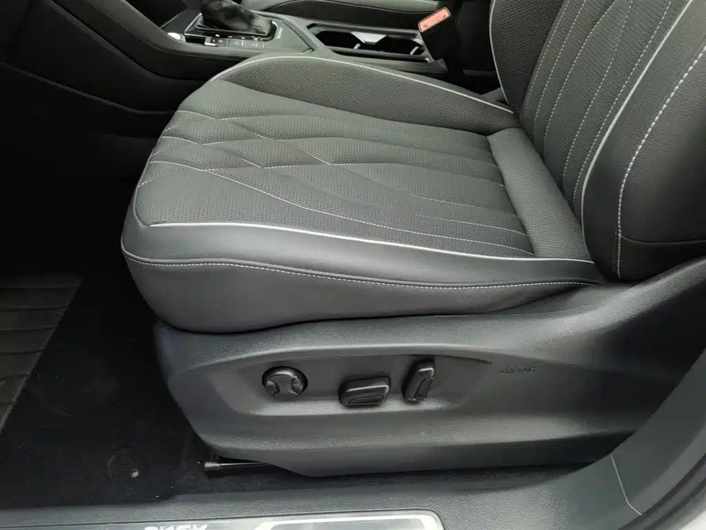 VOLKSWAGEN TIGUAN L NEW ENERGY