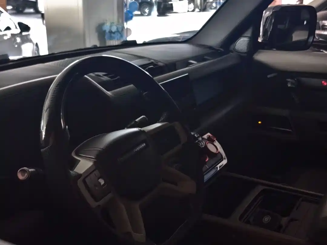 Land Rover Defender 2023 Model 110 3.0T P400 X фото 17