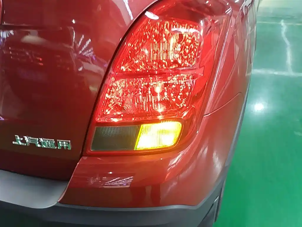 Chevrolet Trax 2016 1.4T Automatic 2WD Comfort Sunroof Edition фото 8