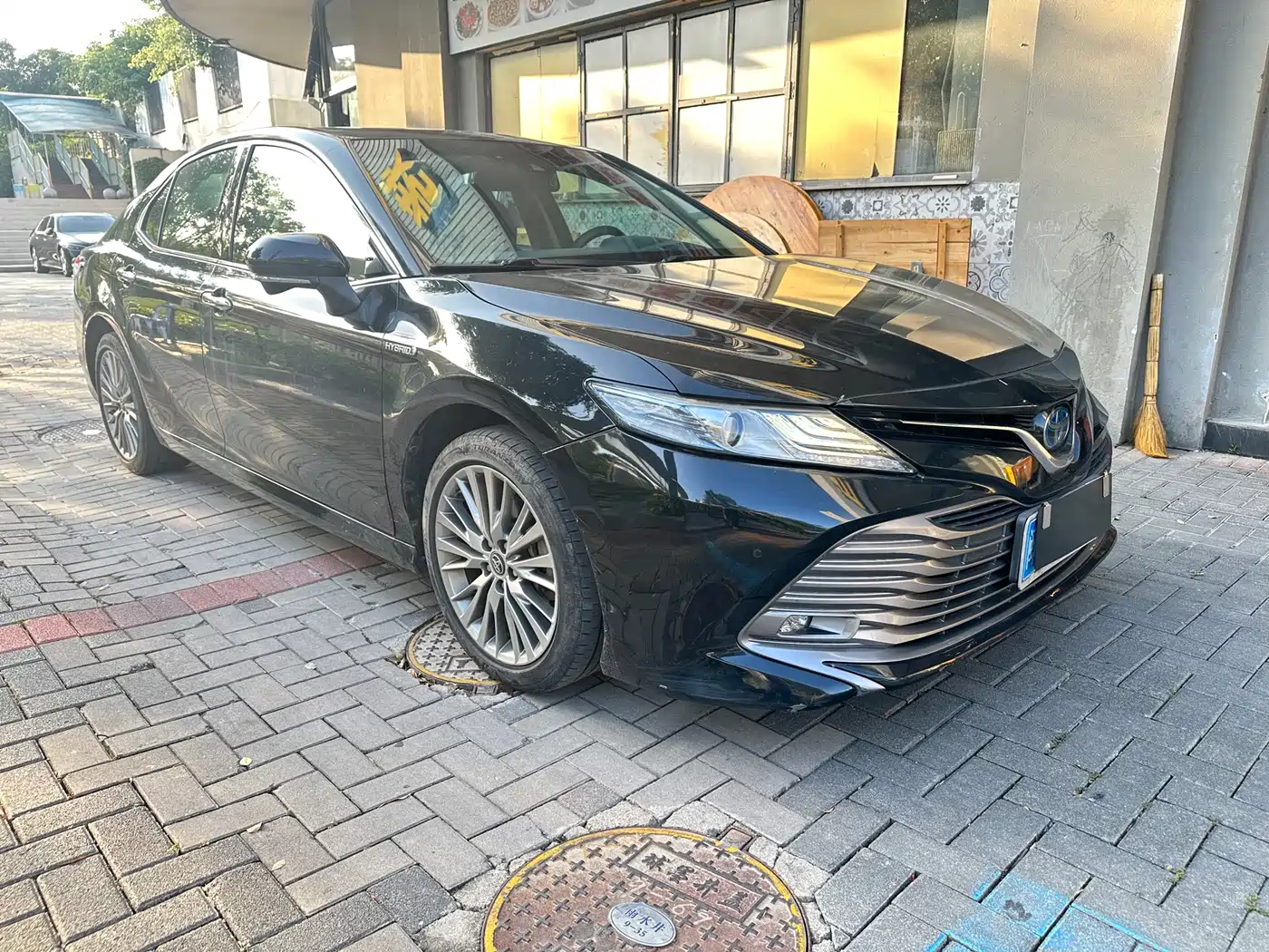 Toyota Camry 2018 Hybrid 2.5HG Luxury Edition фото 3