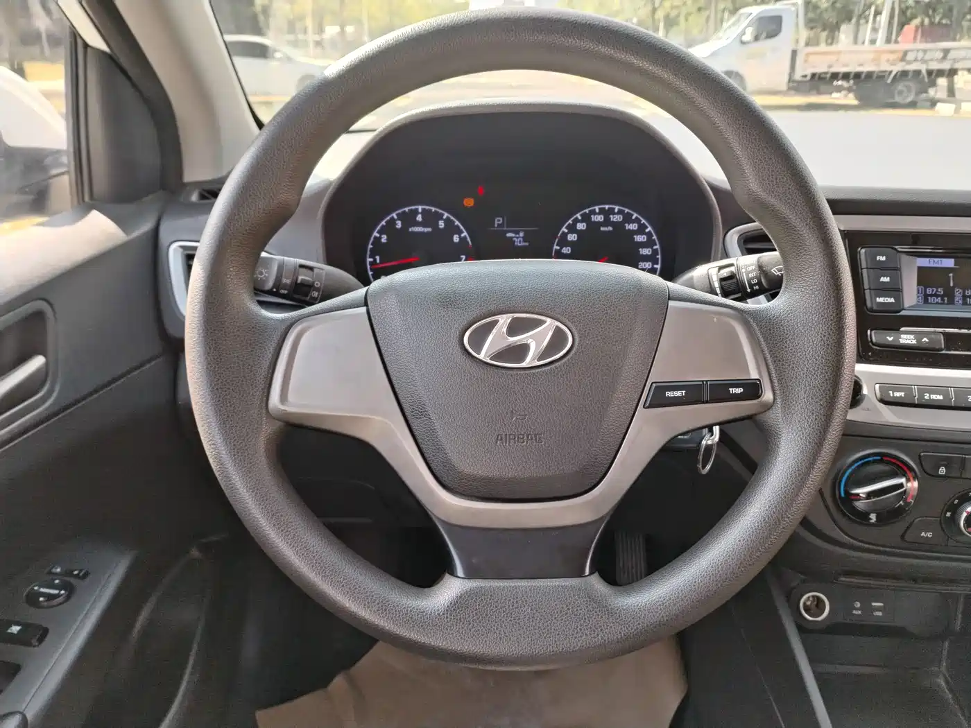 Hyundai Verna 2016 1.4L Automatic Cool Edition GLS фото 8