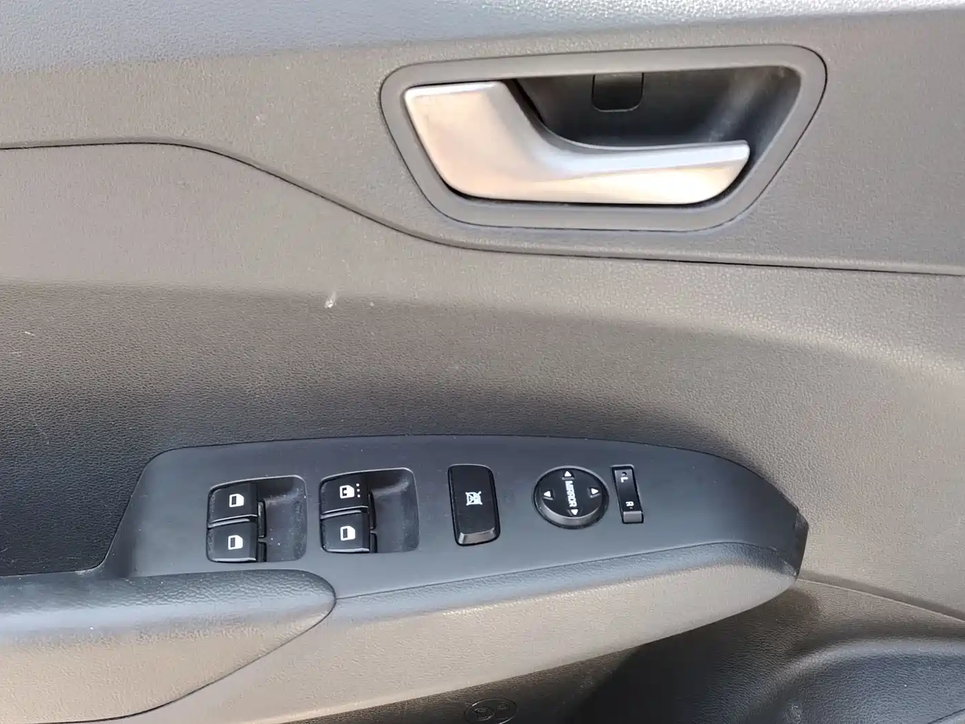 Hyundai Verna 2016 1.4L Automatic Cool Edition GLS фото 13