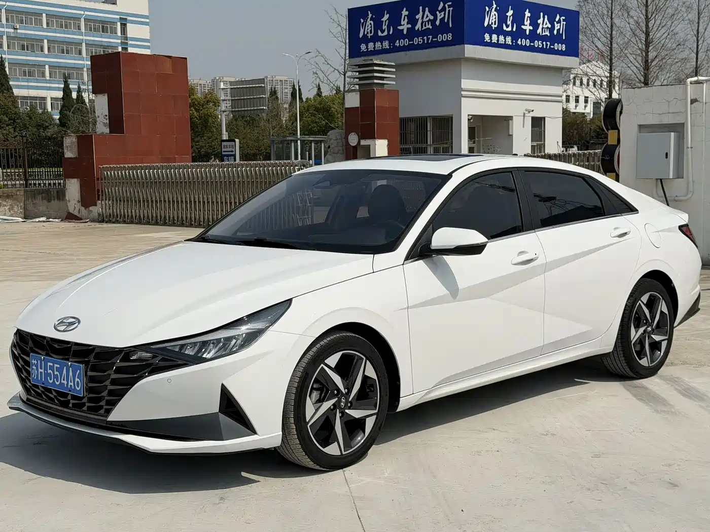 Hyundai Elantra 2021 1.5L CVT LUX Premium Edition