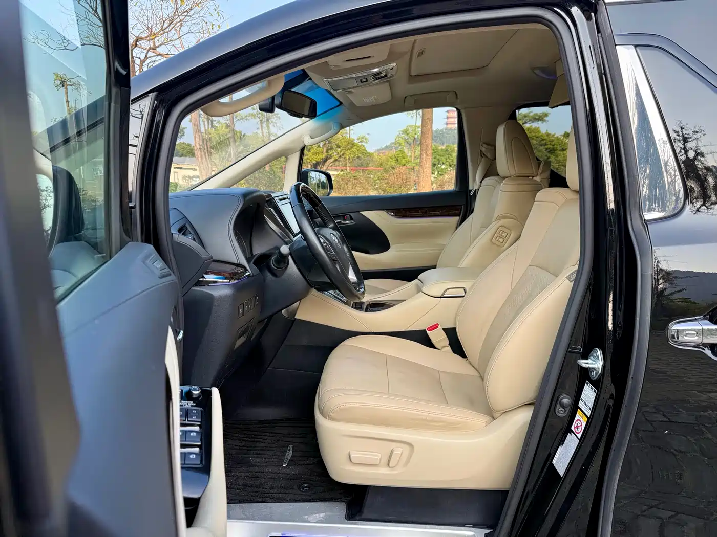 Toyota Alphard 2018 Facelift 3.5L Luxury Edition фото 4