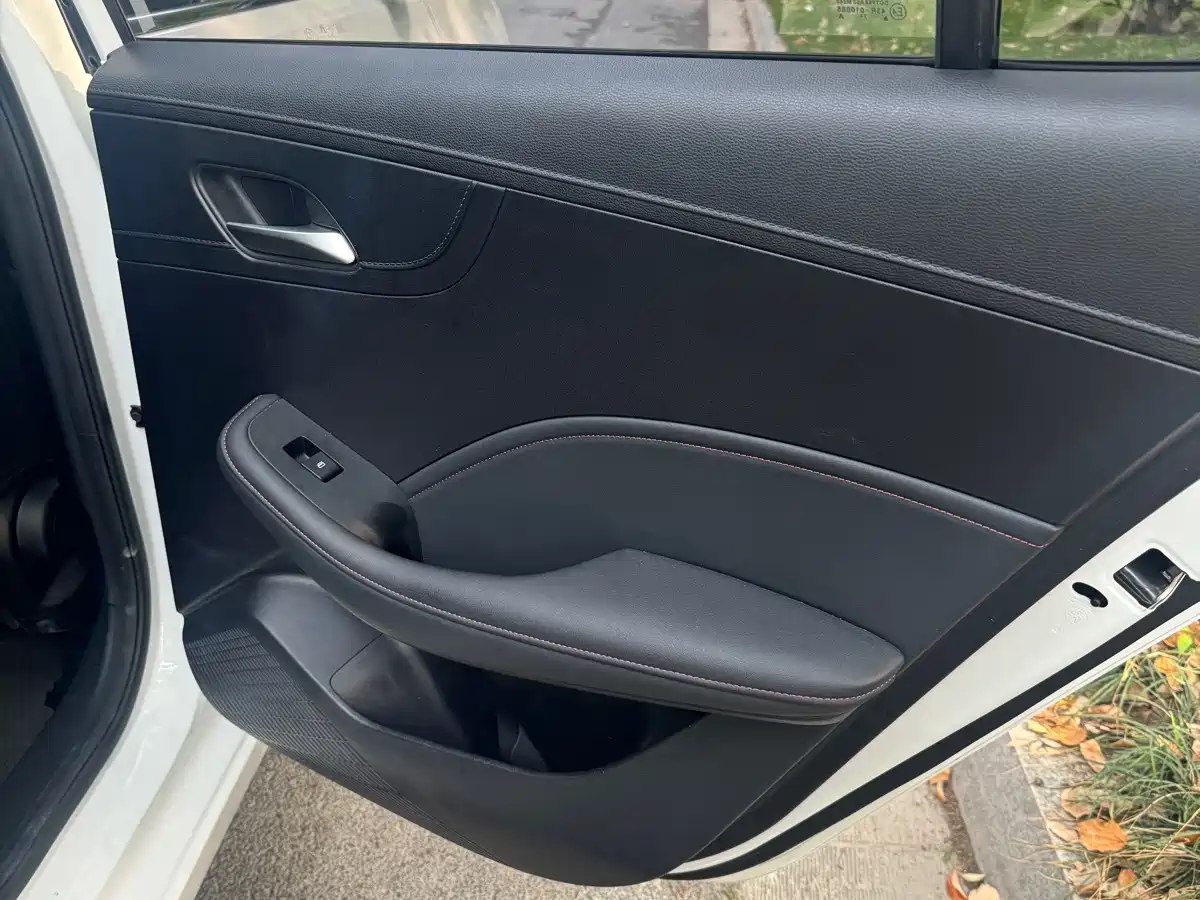 Photo 12 - Roewe i5