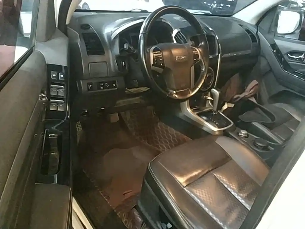 Isuzu D-MAX 2018 2018 3.0T 4WD Automatic Ultra Luxury 4JJ1-TC HI