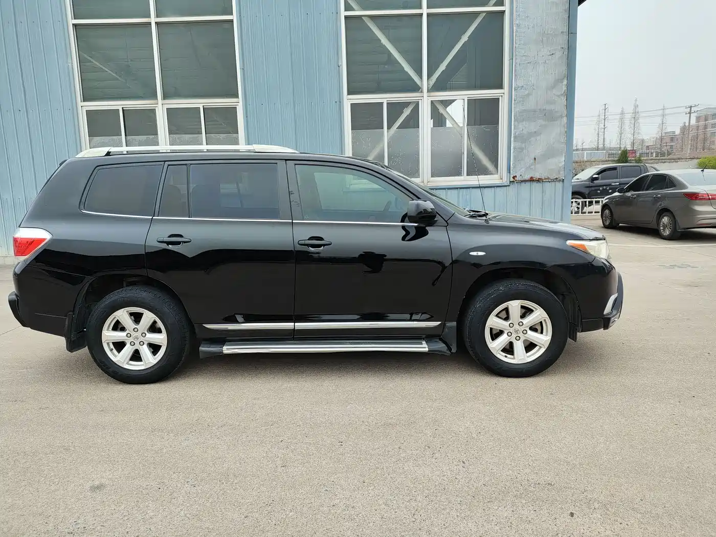 Toyota Highlander 2013 2.7L 2WD 5-seater Purple Gold Edition фото 4