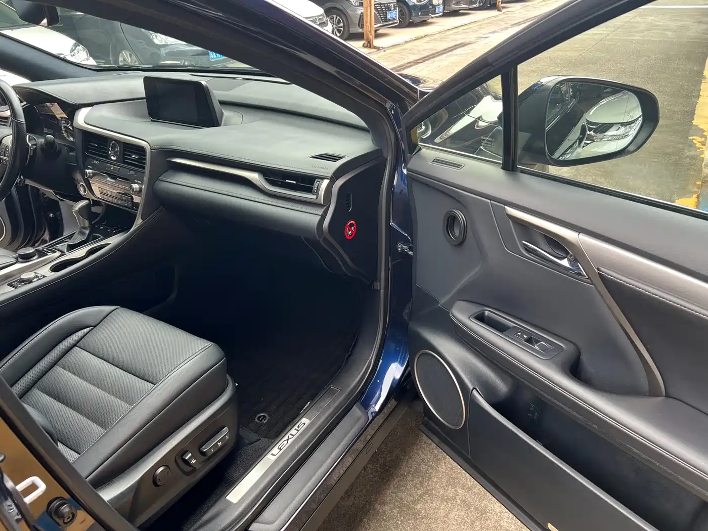 Фото 7 - Lexus RX