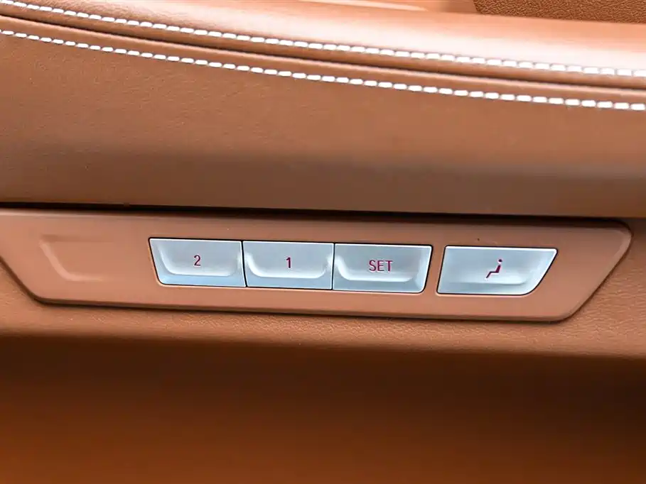 BMW 7 Series 2018 740Li xDrive Premium Type M Sport Package фото 33
