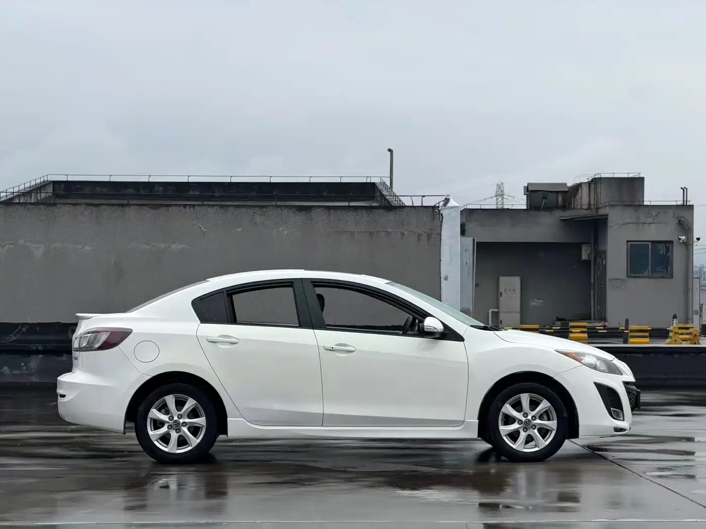 Mazda Mazda3 Axela 2013 2011 Sedan 2.0L Automatic Luxury