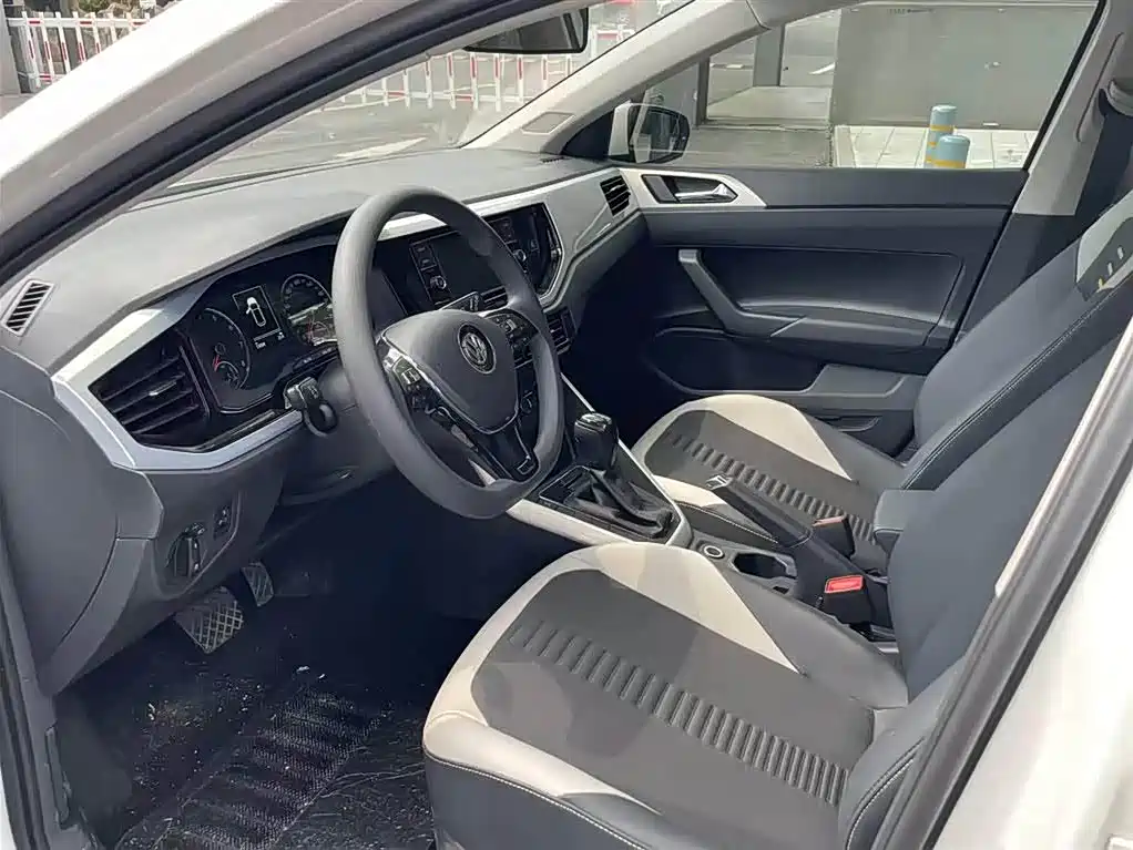 Volkswagen Polo 2019 Plus 1.5L Automatic Colorful Tech Edition фото 3