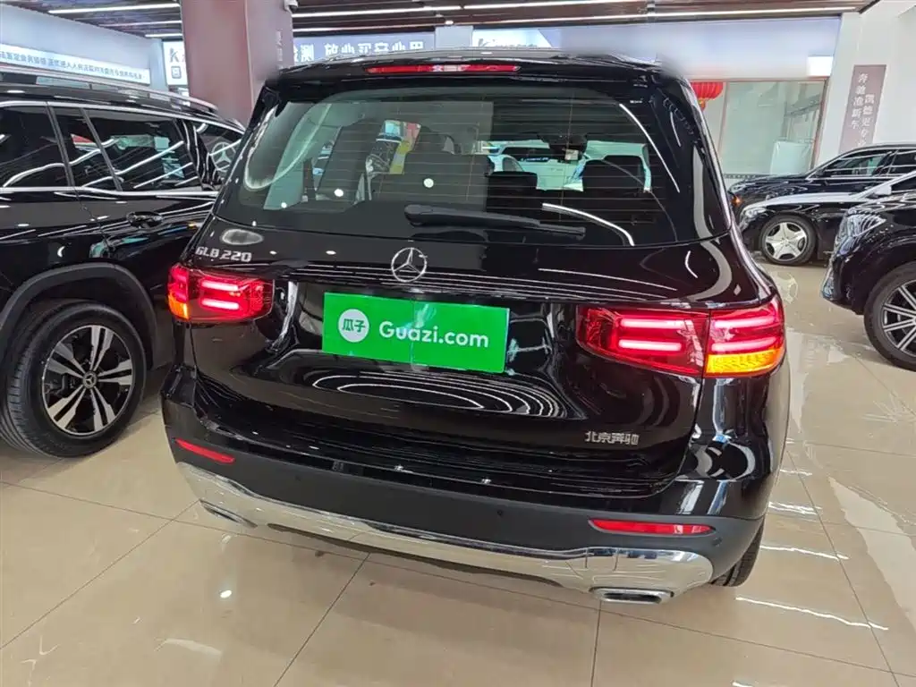 MERCEDES-BENZ GLB